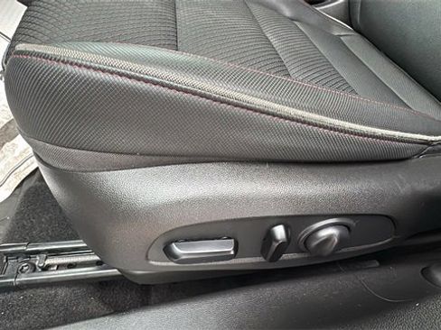 Used 2021 Chevrolet TrailBlazer RS w/ Technology Package image 8