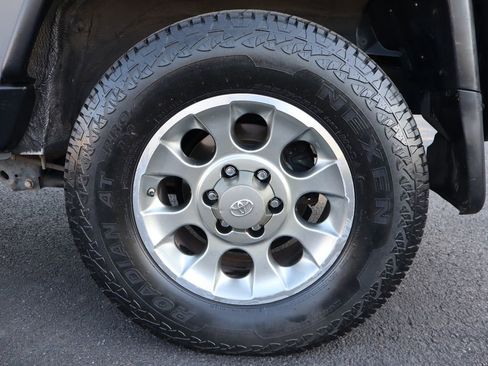 Used 2012 Toyota FJ Cruiser 4WD w/ Upgrade Pkg image 40