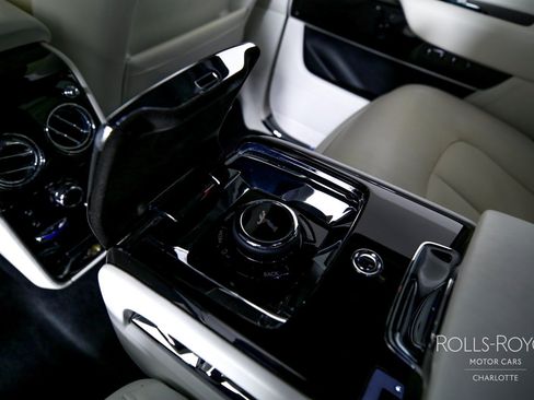 Used 2021 Rolls-Royce Cullinan Black Badge AWD/4WD image 21