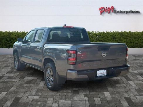 Used 2025 Nissan Frontier SV RWD image 2