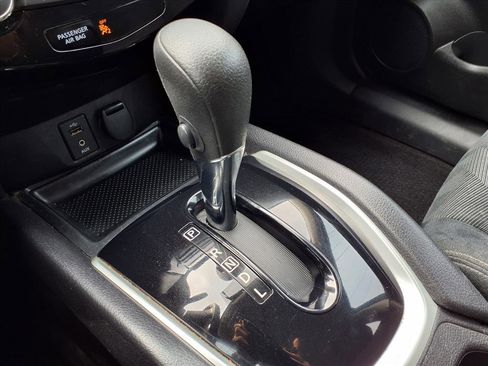 Used 2014 Nissan Rogue SV image 11