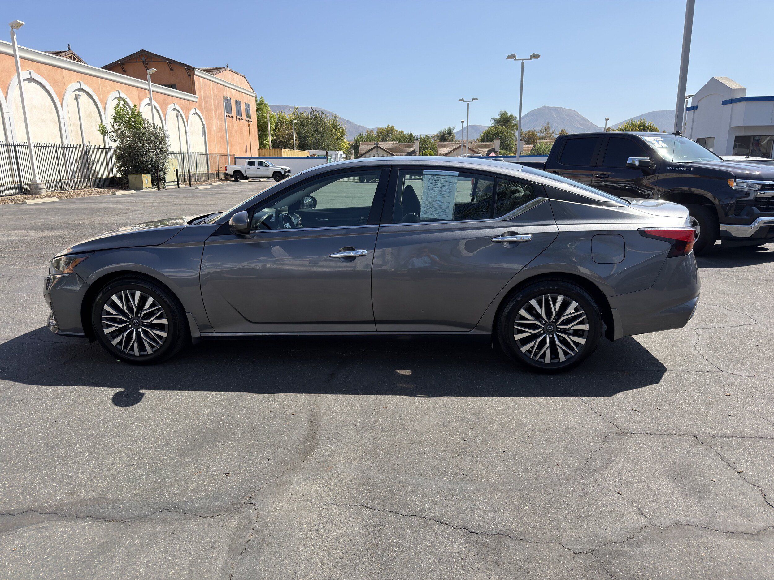 Used 2024 Nissan Altima 2.5 SV w/ SV Premium Package FWD image 5