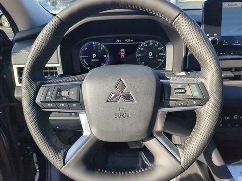New 2025 Mitsubishi Outlander SEL image 35