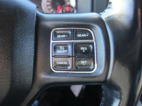 Used 2018 RAM 1500 Classic SLT image 14