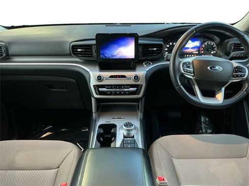 Used 2022 Ford Explorer XLT image 12
