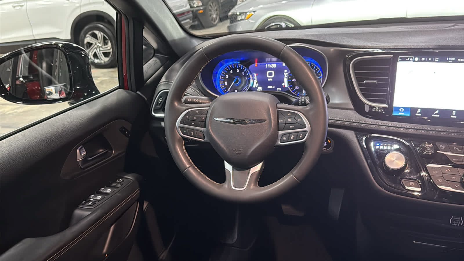 Used 2025 Chrysler Pacifica Select FWD image 25