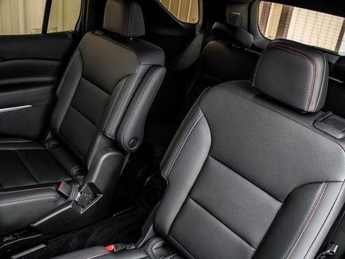 Used 2024 Chevrolet Traverse Z71 image 23