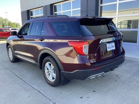 Used 2022 Ford Explorer XLT w/ Equipment Group 202A AWD/4WD image 10