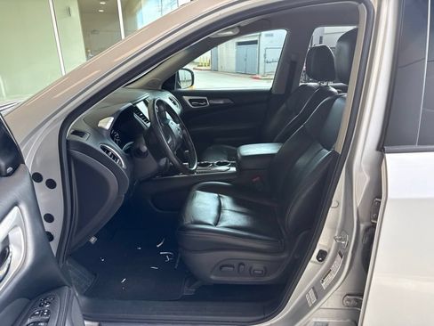 Used 2015 Nissan Pathfinder SL w/ SL Tech Package FWD image 3