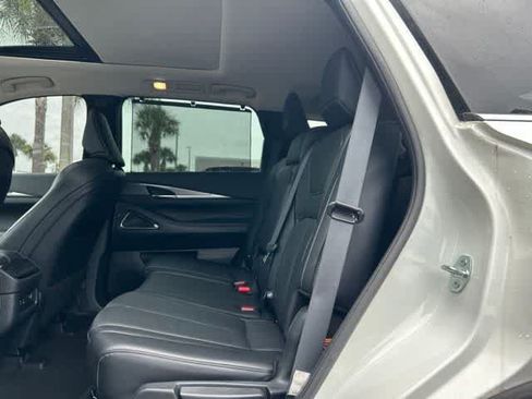 Used 2024 INFINITI QX60 Luxe w/ Performance Audio Package FWD image 9