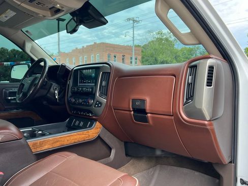 Used 2017 Chevrolet Silverado 1500 High Country AWD/4WD image 21