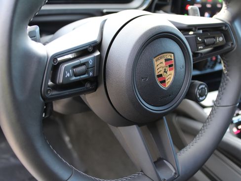 Certified 2025 Porsche Cayenne image 18