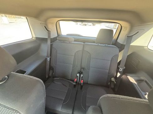 Used 2023 GMC Acadia SLE image 26