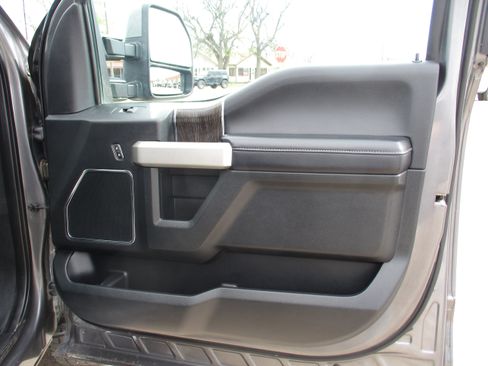 Used 2021 Ford F250 Lariat w/ Lariat Value Package AWD/4WD image 28