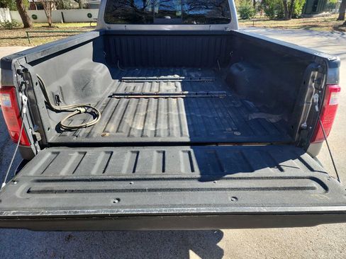 Used 2011 Ford F250 Lariat w/ Lariat Interior Pkg image 8