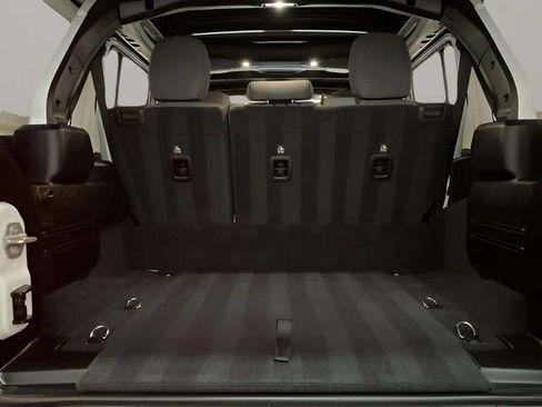 Used 2025 Jeep Wrangler Unlimited Sahara w/ Safety Group image 98