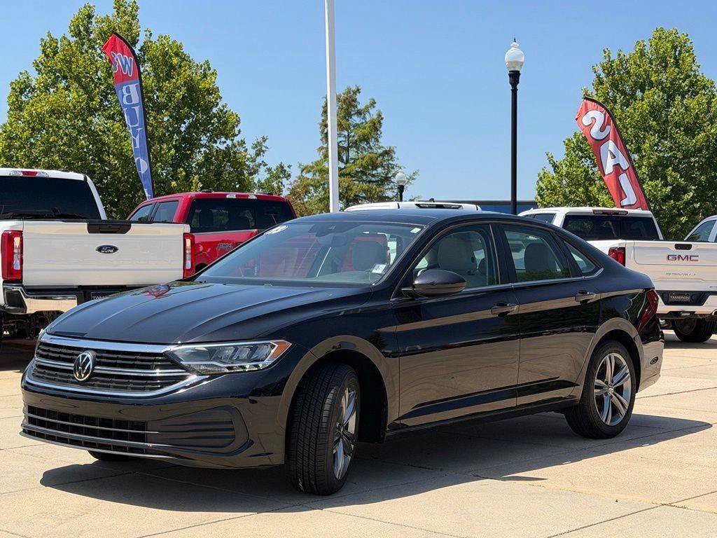 Used 2023 Volkswagen Jetta SE w/ Panoramic Sunroof Package FWD image 4
