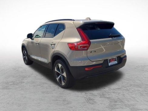 Used 2025 Volvo XC40 B5 Plus w/ Climate Package AWD/4WD image 5