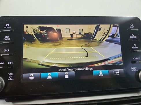 Used 2018 Honda Accord Touring image 20