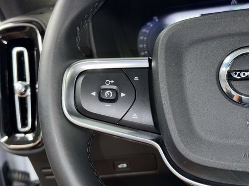 Used 2025 Volvo XC40 B5 Plus AWD/4WD image 32