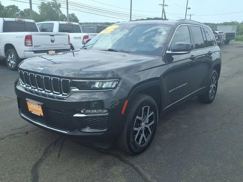 Certified 2023 Jeep Grand Cherokee Limited AWD/4WD image 3
