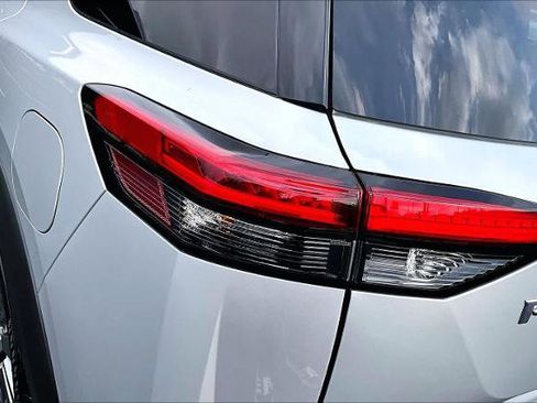 Certified 2025 Nissan Pathfinder SV image 28