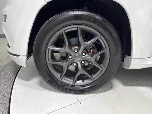 Used 2019 Jeep Grand Cherokee Limited X image 9