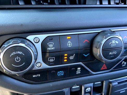 Used 2024 Jeep Wrangler Unlimited Rubicon 4xe AWD/4WD image 30