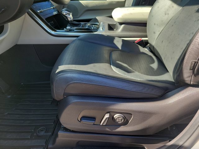Used 2024 Kia Carnival FWD image 13