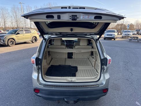 Used 2016 Toyota Highlander Limited image 10
