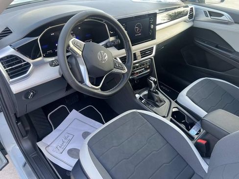New 2026 Volkswagen Taos SE FWD image 12