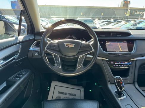 Used 2017 Cadillac XT5 Luxury image 21