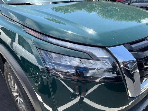Used 2025 Nissan Pathfinder SL FWD image 3