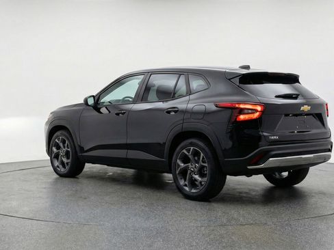 Used 2025 Chevrolet Trax LT image 6