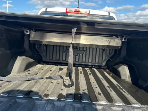 Used 2025 Chevrolet Colorado ZR2 w/ Technology Package image 32