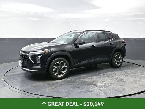 Used 2025 Chevrolet Trax LT image 10