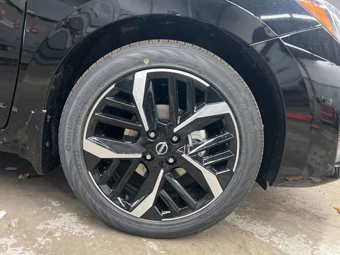 New 2025 Nissan Versa SR image 41