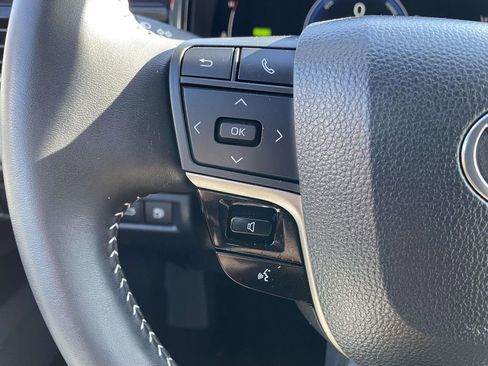 Used 2025 Toyota Camry SE image 32