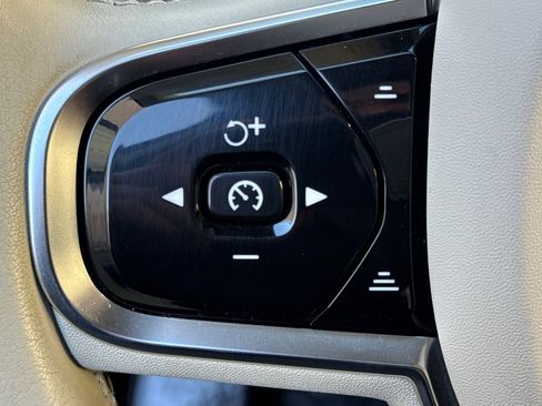 Used 2023 Volvo XC60 B5 Ultimate image 28