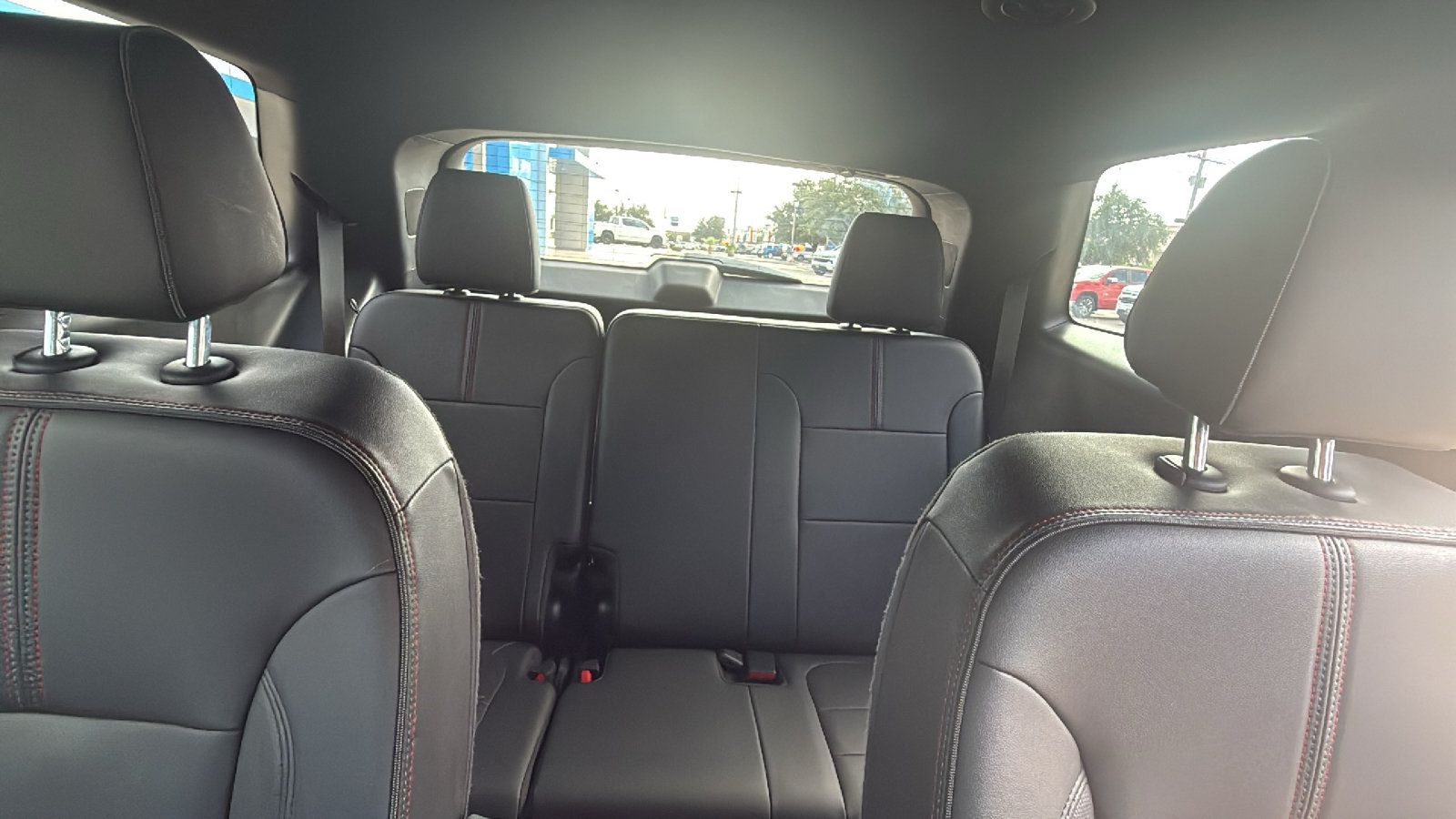 Used 2023 Chevrolet Traverse RS FWD image 25