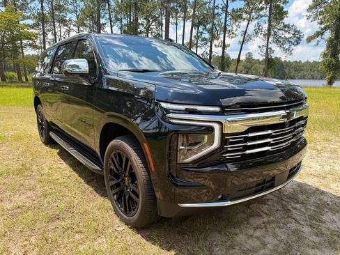 New 2025 Chevrolet Suburban Premier RWD image 7