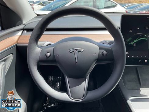 Used 2024 Tesla Model Y 2WD image 39
