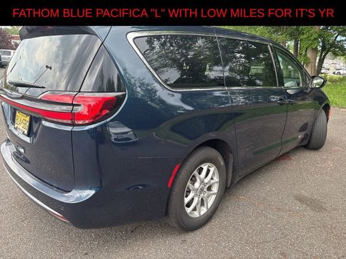 Used 2023 Chrysler Pacifica Touring-L FWD image 6