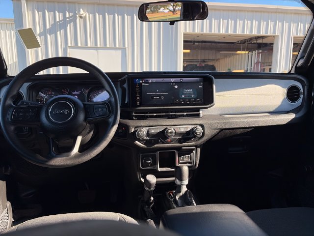 Certified 2024 Jeep Gladiator Sport AWD/4WD image 12