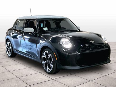 Used 2026 MINI Cooper 4-Door Hardtop FWD image 2