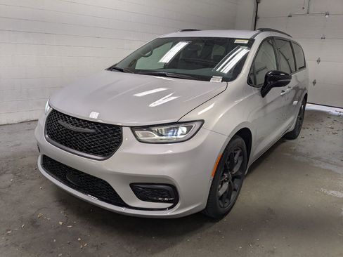 New 2026 Chrysler Pacifica Select FWD image 10
