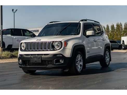 Used 2018 Jeep Renegade Latitude w/ Popular Equipment Group image 2