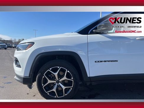 Used 2025 Jeep Compass Limited image 15