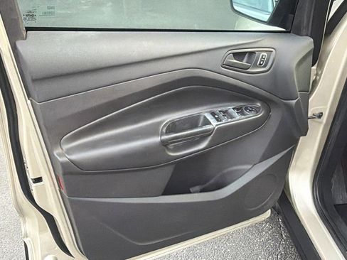 Used 2017 Ford Escape S image 10