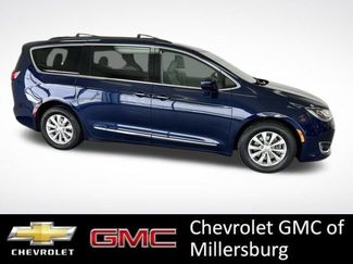 Used 2017 Chrysler Pacifica Touring-L video 2